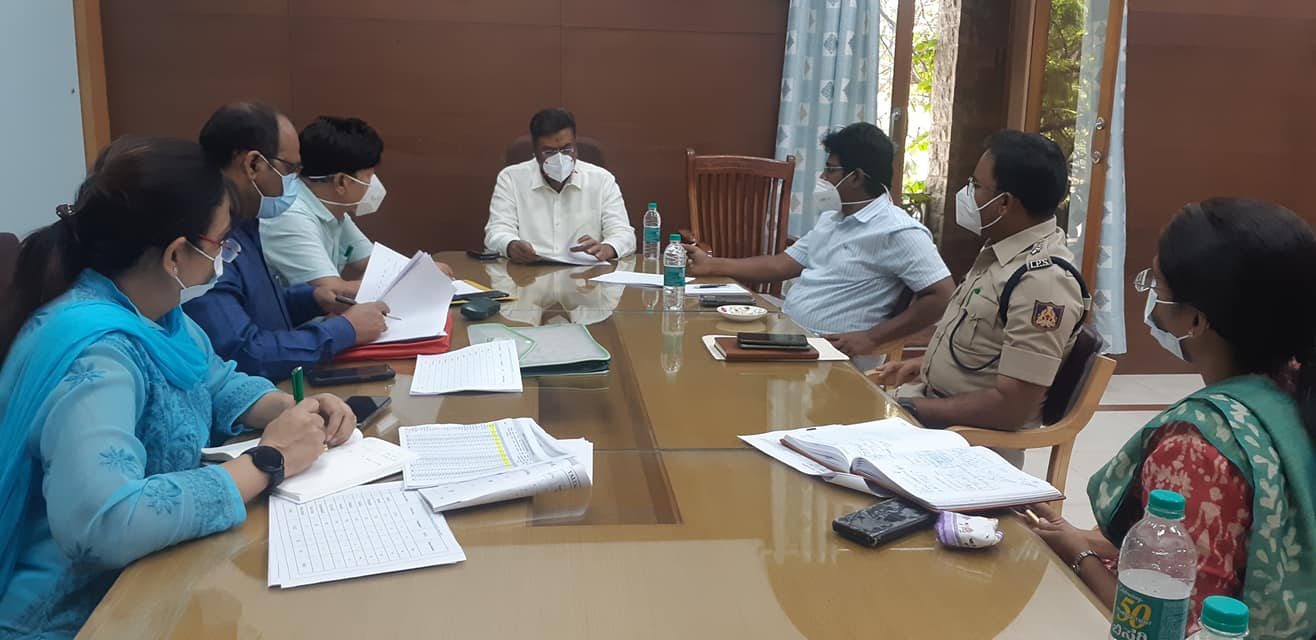 ಜಿಲ್ಲೆಯ ಕೋವಿಡ್ ಸ್ಥಿತಿಗತಿ ಪರಿಶೀಲಿಸಿದ ಜಿಲ್ಲಾ ಉಸ್ತುವಾರಿ ಸಚಿವ ಆನಂದಸಿಂಗ್ ಬಳ್ಳಾರಿ ನಗರದಲ್ಲಿ ಕೋವಿಡ್ ಪ್ರಕರಣಗಳ ಹೆಚ್ಚಳಕ್ಕೆ ಕಳವಳ:ಕ್ರಮಕೈಗೊಳ್ಳಲು ಸೂಚನೆ