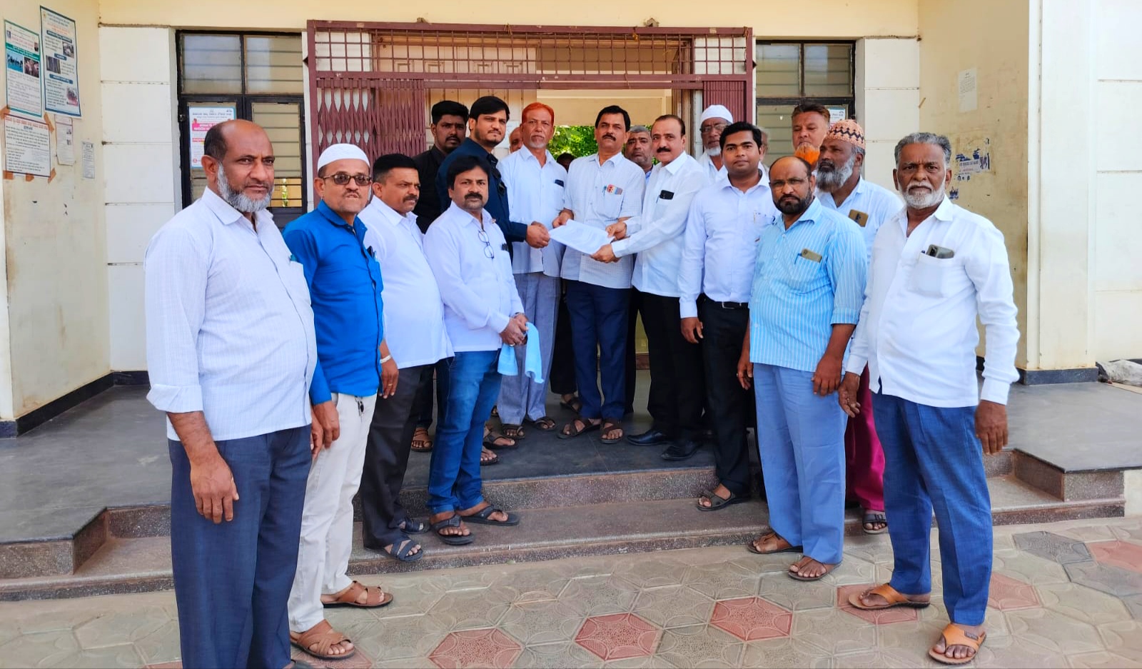 ಮುಸ್ಲಿಂ ಸಮುದಾಯದ 2 ಬಿ ಮೀಸಲಾತಿಯನ್ನು ಪುನಃ ಸ್ಥಾಪನೆಗೊಳಿಸಲು ಆಗ್ರಹಿಸಿ ರಾಜ್ಯಪಾಲ ರಿಗೆ ಮನವಿ